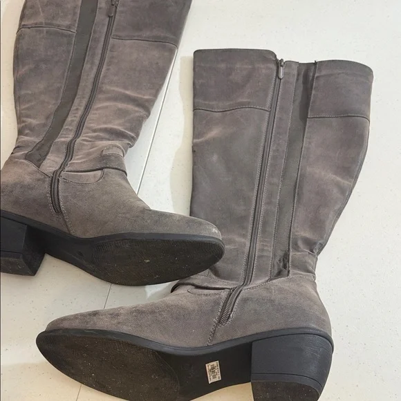 Pre-Loved Torrid Gray Heeled Boots 11W - Picture 5 of 7